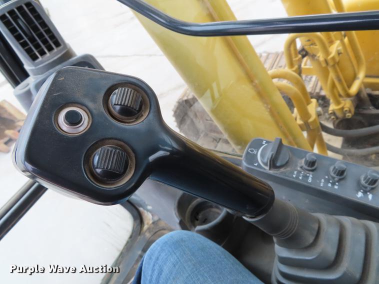 image for item DN9092 2005 John Deere 200C LC excavator