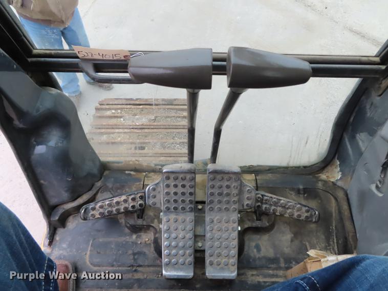 image for item DN9092 2005 John Deere 200C LC excavator