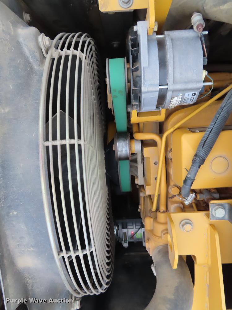 image for item DN9092 2005 John Deere 200C LC excavator