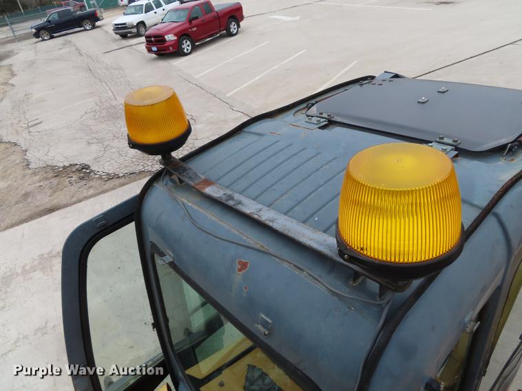 image for item DN9092 2005 John Deere 200C LC excavator