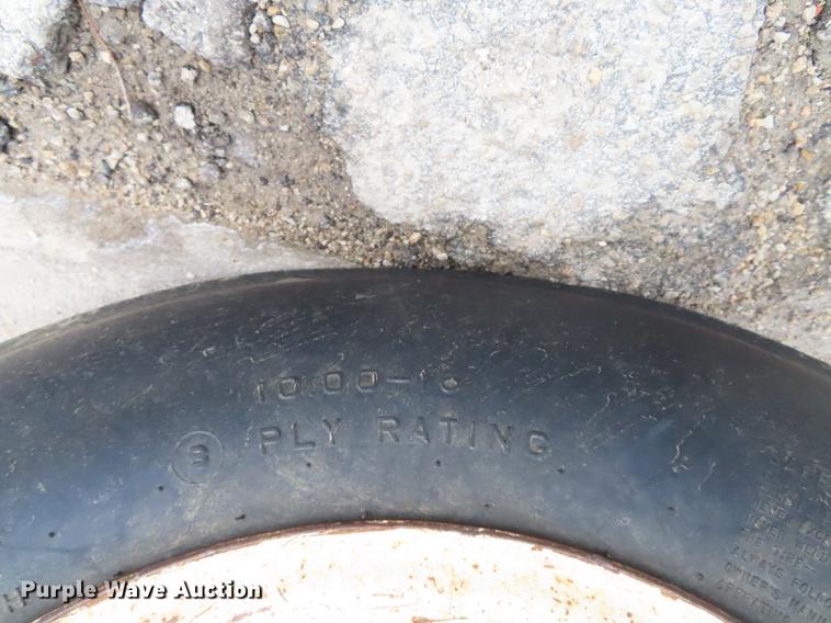 image for item DN9093 2002 New Holland TS100 tractor