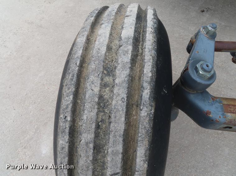 image for item DN9093 2002 New Holland TS100 tractor