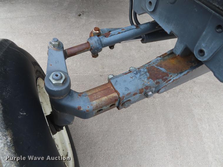 image for item DN9093 2002 New Holland TS100 tractor