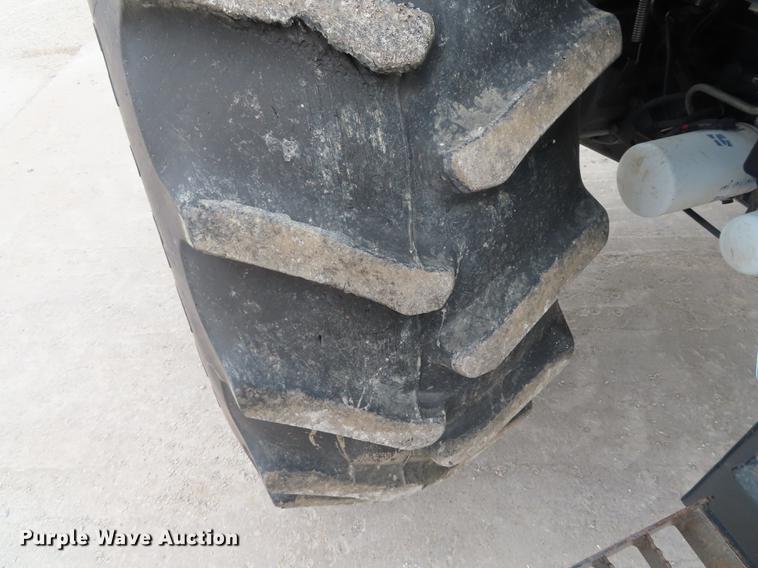 image for item DN9093 2002 New Holland TS100 tractor