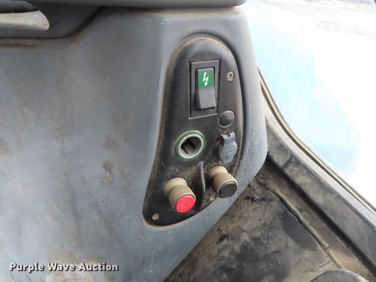 image for item DN9093 2002 New Holland TS100 tractor