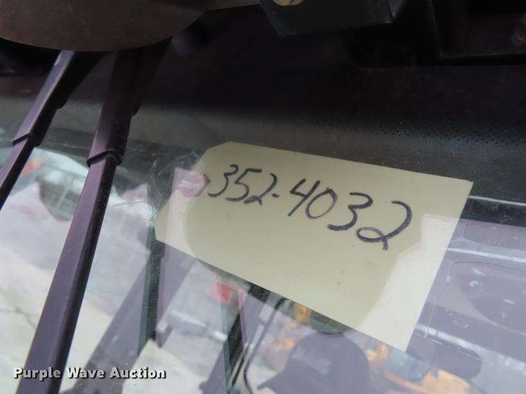 image for item DN9093 2002 New Holland TS100 tractor