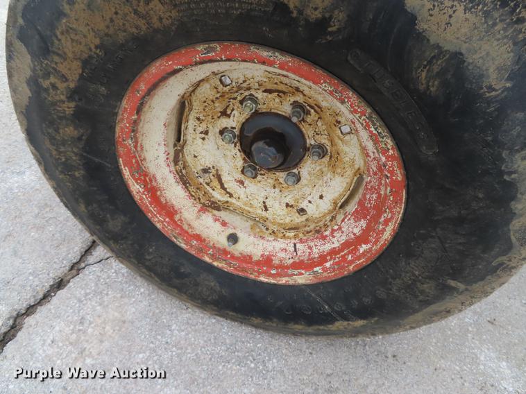 image for item DN9094 2002 New Holland TS100 tractor