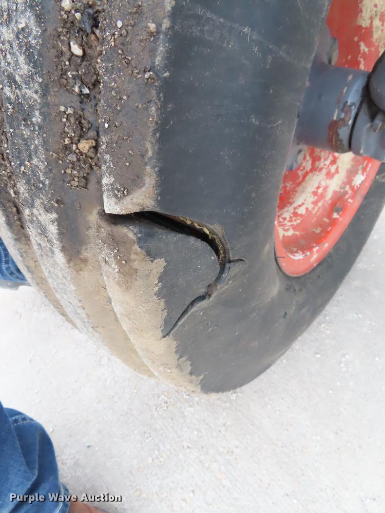 image for item DN9094 2002 New Holland TS100 tractor