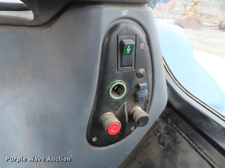 image for item DN9094 2002 New Holland TS100 tractor