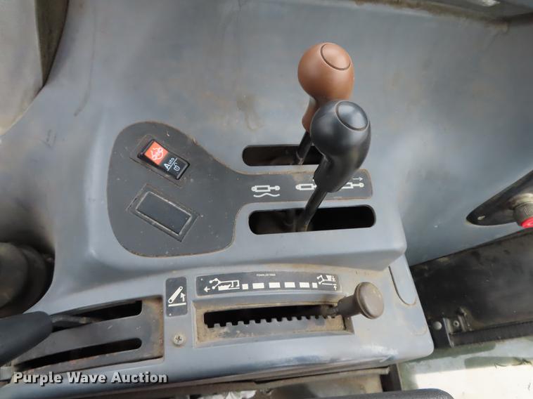 image for item DN9094 2002 New Holland TS100 tractor