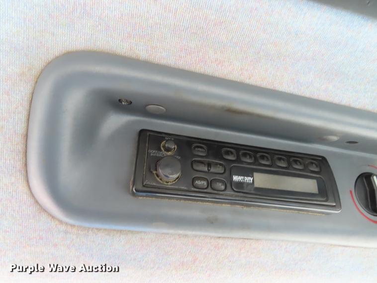 image for item DN9094 2002 New Holland TS100 tractor