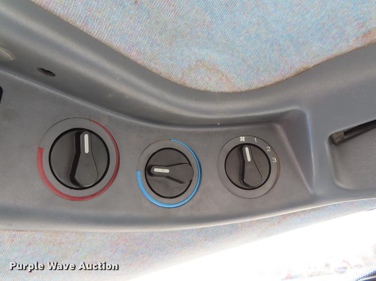 image for item DN9094 2002 New Holland TS100 tractor