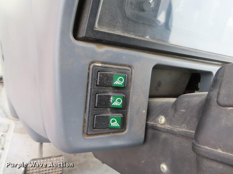 image for item DN9094 2002 New Holland TS100 tractor