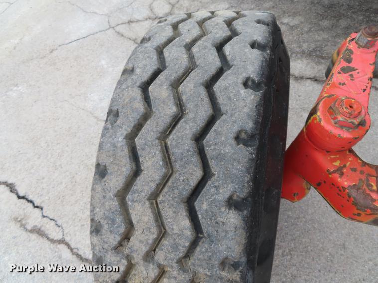 image for item DN9095 2000 New Holland TS100 tractor