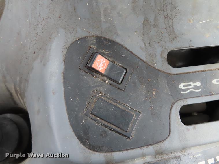 image for item DN9095 2000 New Holland TS100 tractor