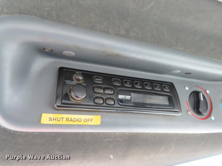 image for item DN9095 2000 New Holland TS100 tractor