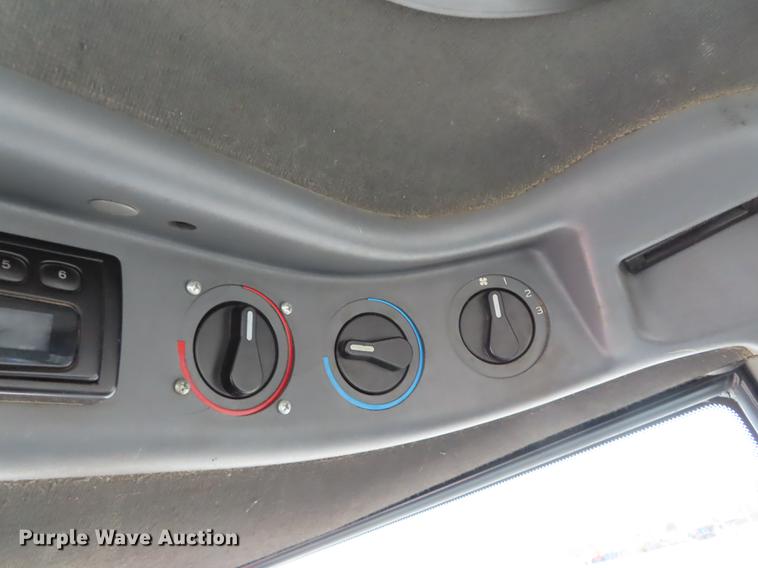 image for item DN9095 2000 New Holland TS100 tractor