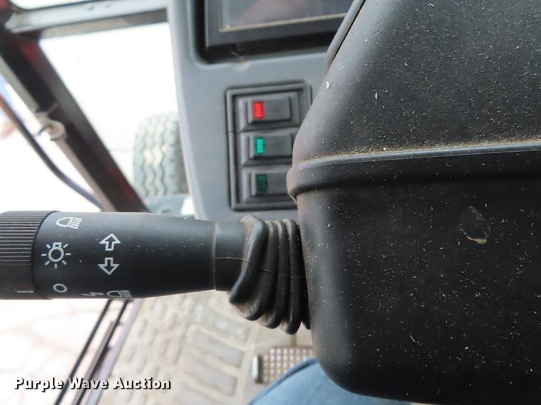 image for item DN9095 2000 New Holland TS100 tractor