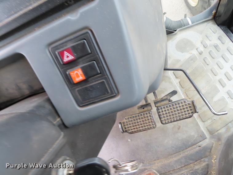 image for item DN9095 2000 New Holland TS100 tractor