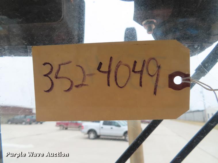 image for item DN9095 2000 New Holland TS100 tractor