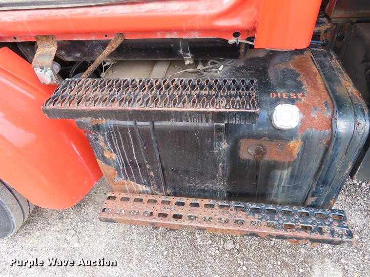 image for item DN9096 2001 Sterling LT7500 dump truck