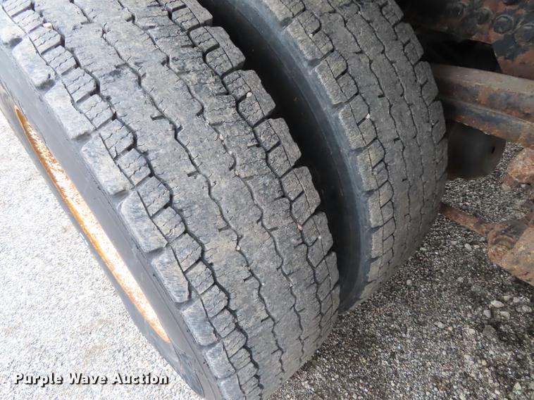 image for item DN9096 2001 Sterling LT7500 dump truck