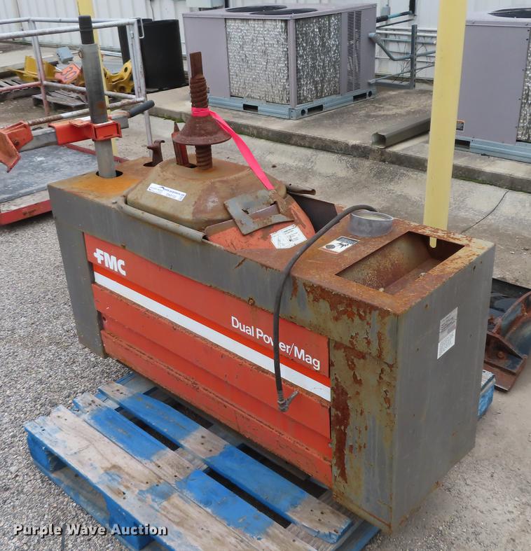 1986 FMC 7600 center post tire machine in Chanute, KS Item DN9103