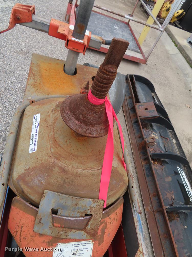 1986 FMC 7600 center post tire machine in Chanute, KS Item DN9103