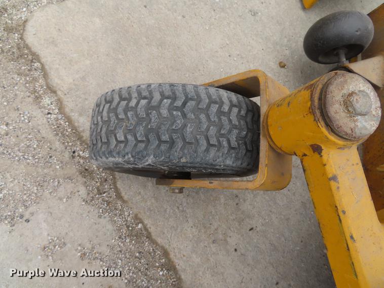 image for item DN9107 2006 Hustler FasTrak ZTR lawn mower