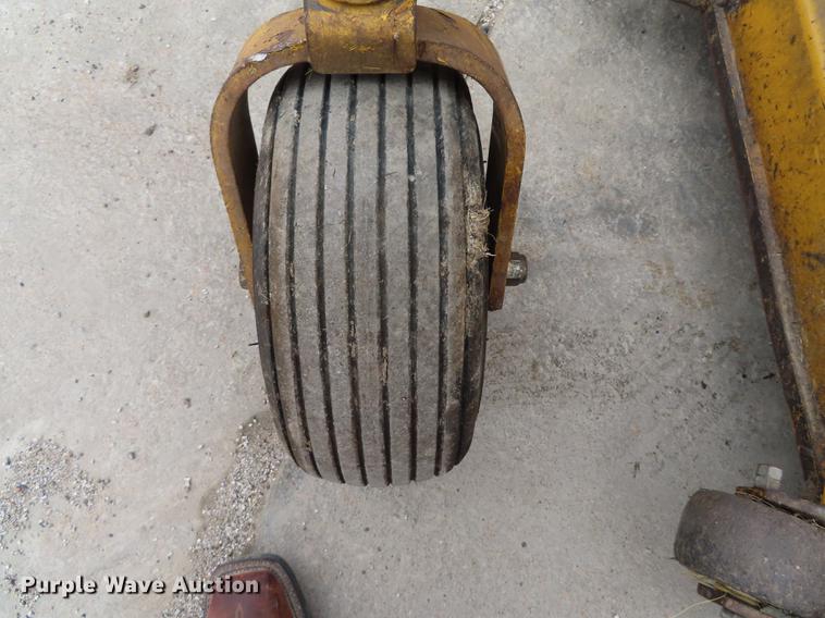 image for item DN9108 2006 Hustler Super Z ZTR lawn mower