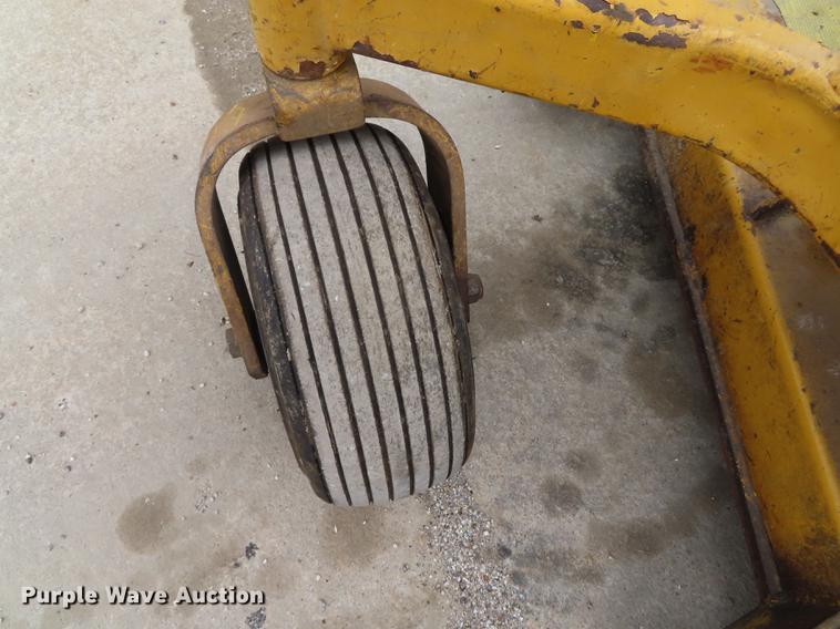 image for item DN9108 2006 Hustler Super Z ZTR lawn mower