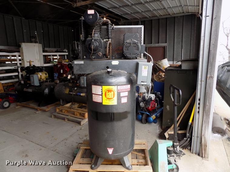 image for item EH9390 2004 Industrial Air B71V84-M-3 air compressor