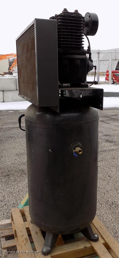 image for item EH9390 2004 Industrial Air B71V84-M-3 air compressor