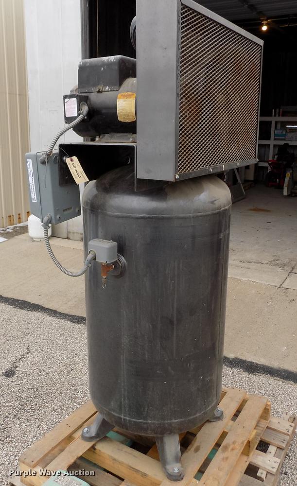 image for item EH9390 2004 Industrial Air B71V84-M-3 air compressor