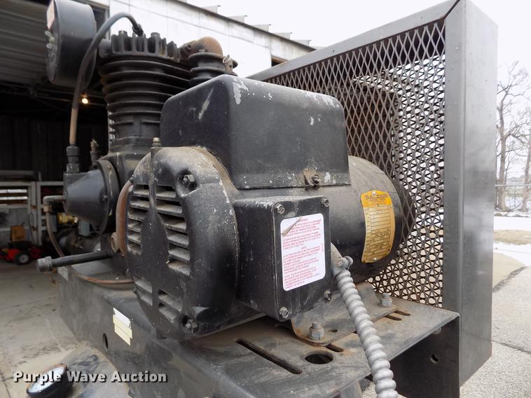 image for item EH9390 2004 Industrial Air B71V84-M-3 air compressor