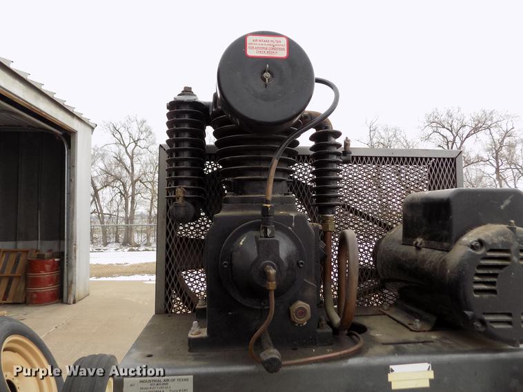 image for item EH9390 2004 Industrial Air B71V84-M-3 air compressor