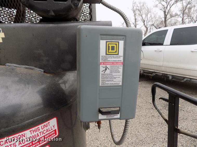 image for item EH9390 2004 Industrial Air B71V84-M-3 air compressor