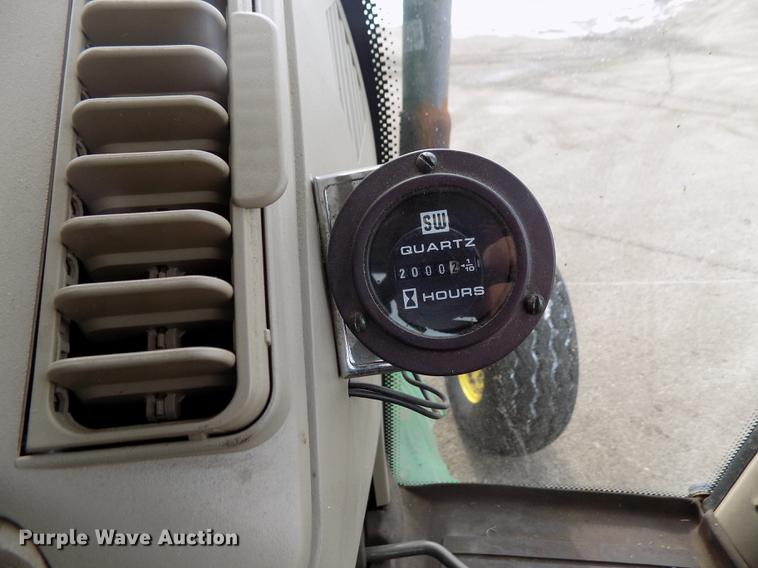 image for item FH9111 2002 John Deere 6220 tractor