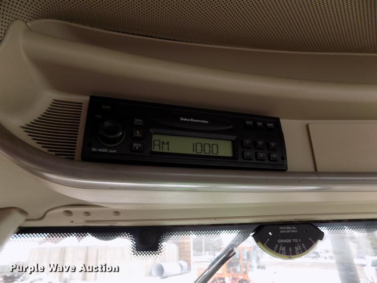 image for item FH9111 2002 John Deere 6220 tractor