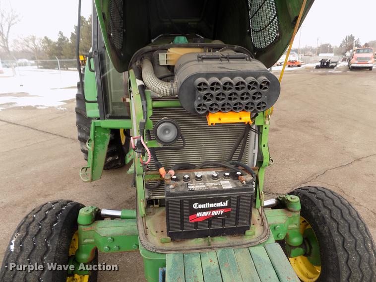 image for item FH9111 2002 John Deere 6220 tractor