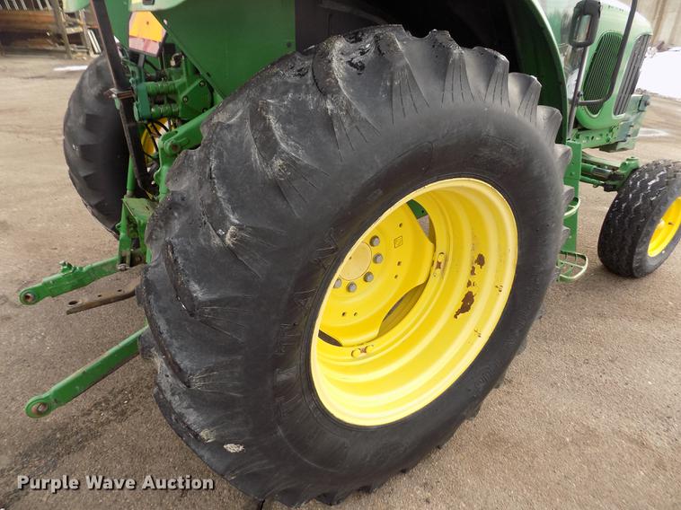 image for item FH9111 2002 John Deere 6220 tractor