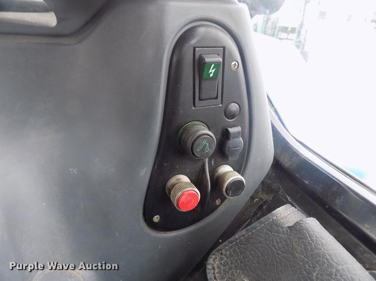 image for item FH9112 2001 New Holland TS100 tractor