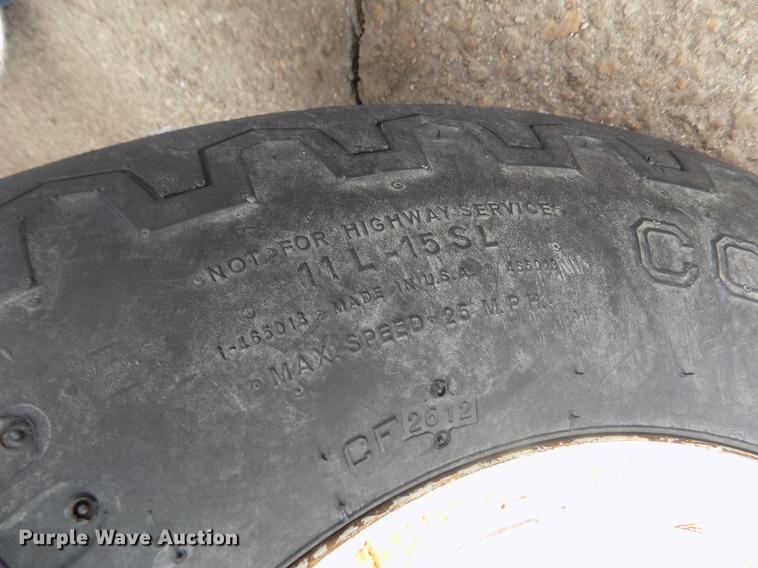 image for item FH9112 2001 New Holland TS100 tractor