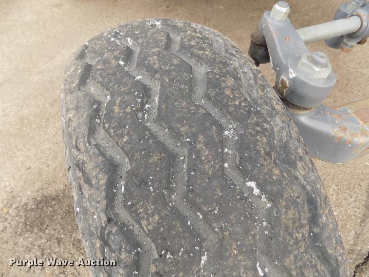 image for item FH9112 2001 New Holland TS100 tractor