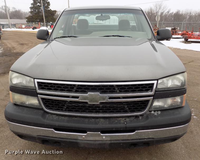 image for item FH9113 2006 Chevrolet Silverado 1500 pickup truck