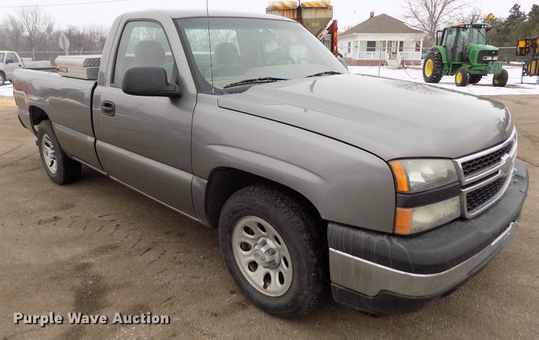 image for item FH9113 2006 Chevrolet Silverado 1500 pickup truck