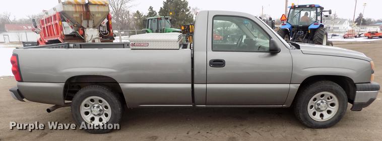 image for item FH9113 2006 Chevrolet Silverado 1500 pickup truck