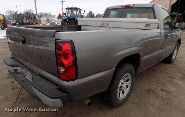 image for item FH9113 2006 Chevrolet Silverado 1500 pickup truck