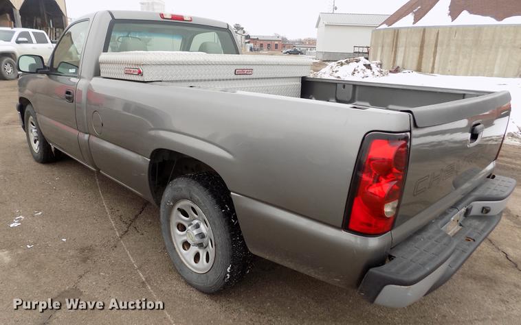 image for item FH9113 2006 Chevrolet Silverado 1500 pickup truck