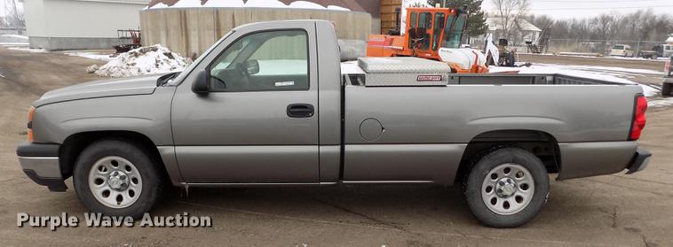 image for item FH9113 2006 Chevrolet Silverado 1500 pickup truck